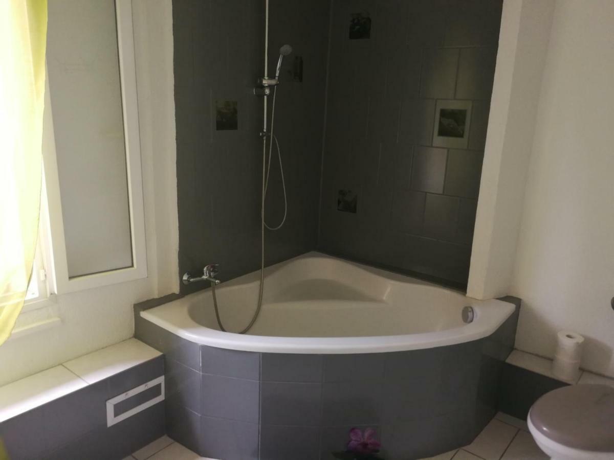 Mas Des Gardies Saint-Julien-de-Peyrolas Ngoại thất bức ảnh
