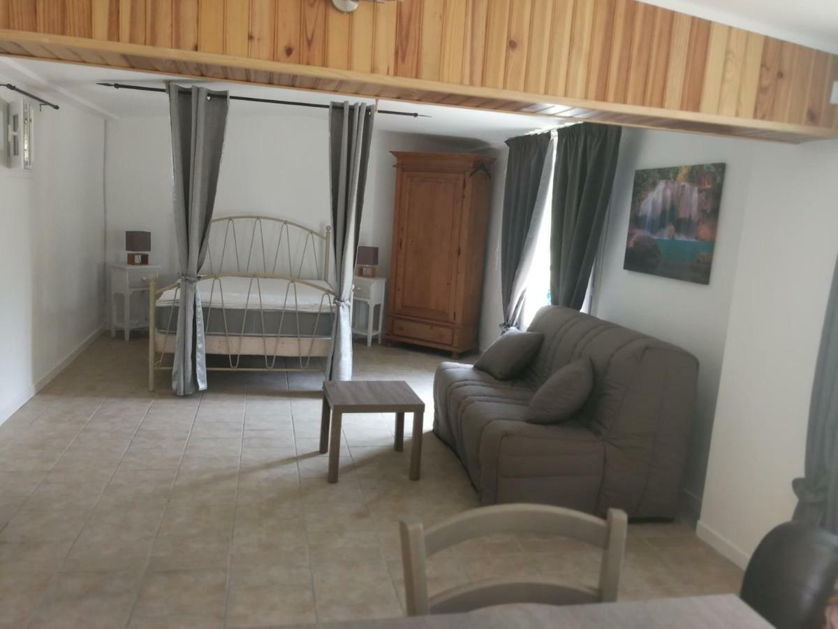 Mas Des Gardies Saint-Julien-de-Peyrolas Ngoại thất bức ảnh
